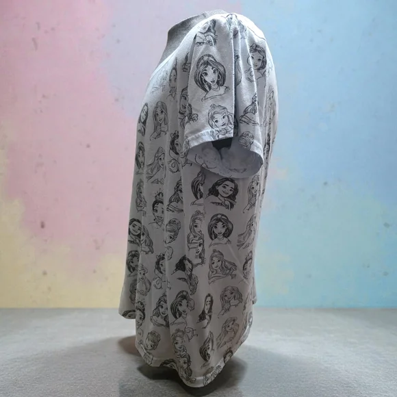 Gray Disney Princess T-shirt Size 2X - Picture 2 of 4